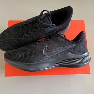 NIB Womens Nike Downshifter BLACK DK SMOKE GREY Size 6.5W